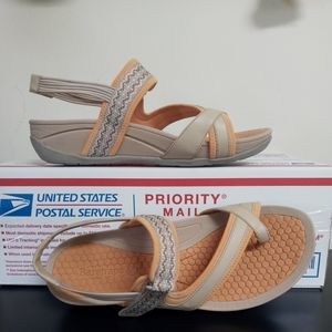 Women's Baretraps Sandal Danique Adjustable Straps Heel Peach/ Tan Size 8.5 M.